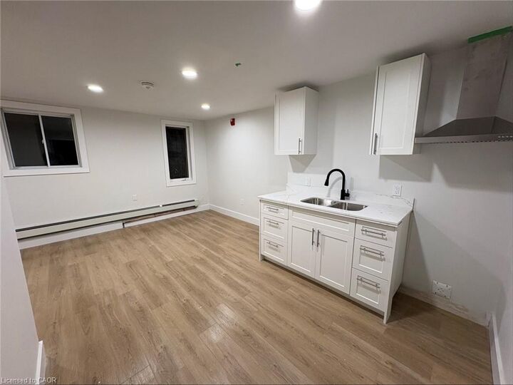 Property Photo: 803 King Street 6 ON L3K 4J3