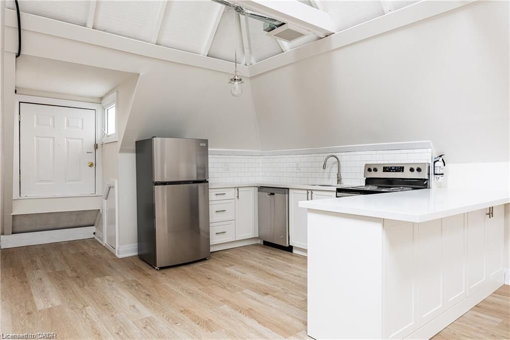 Property Photo: 106 East Avenue S 4 ON L8N 2T7