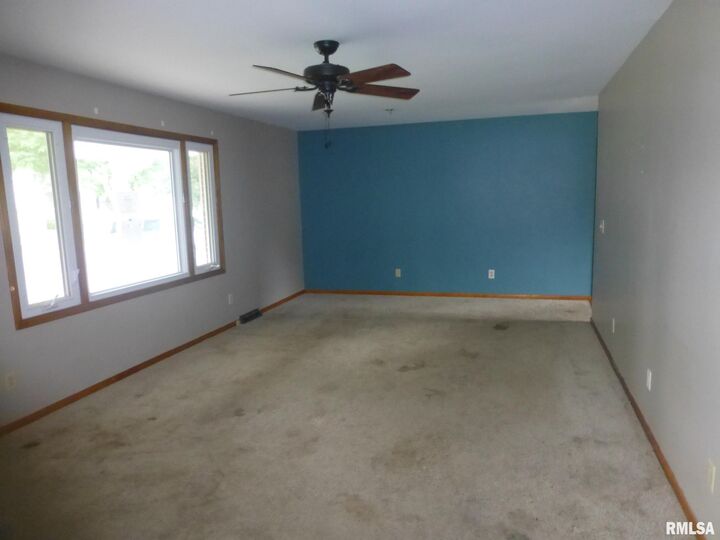 Property Photo:  111 Jones Street  IL 62695 
