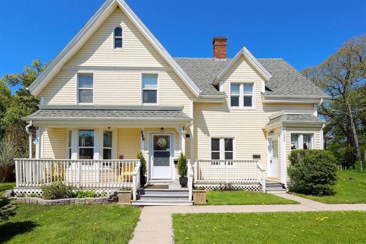 Property Photo: 250-252 Central Street PE C1N 3M4