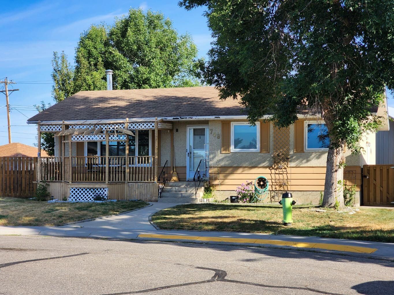 Property Photo: 748 54 Avenue W AB T0L 0T0