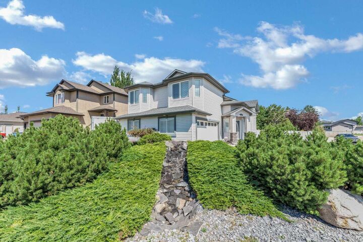 Property Photo: 6 Cottonwood Court SW AB T1B 4R5