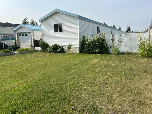 Property Photo: 8 Meadowlake Gate E AB T1R 1E9
