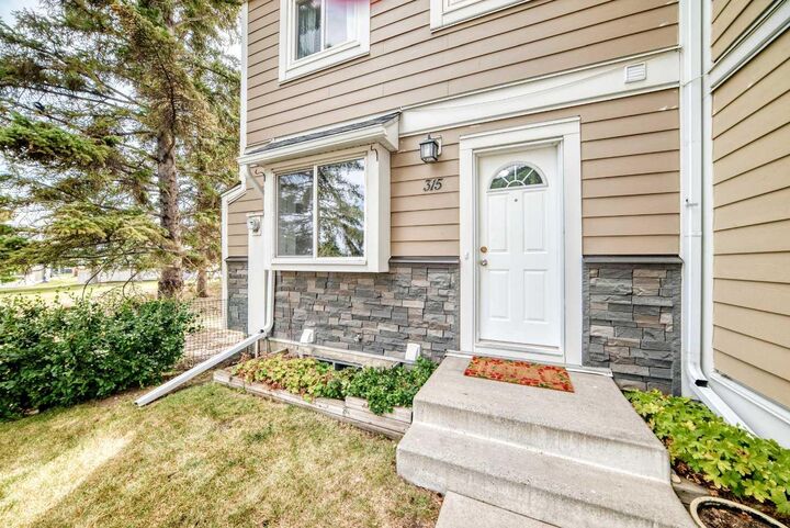 Property Photo:  315 Georgian Villas NE  AB T2A 7E1 
