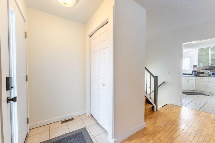 Property Photo:  44 Templehill Drive NE  AB T1Y 4C3 
