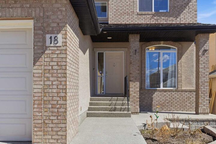 Property Photo: 18 Royal Crest Way NW AB T3G 4M8