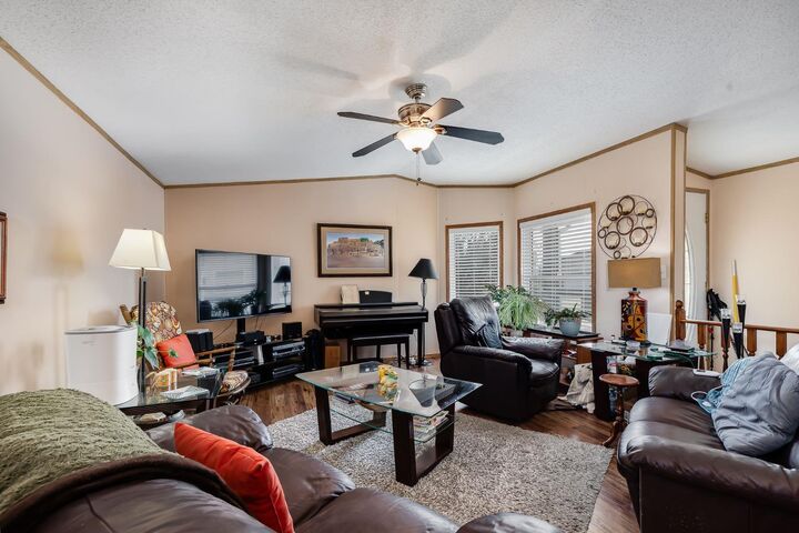 Property Photo: 806 Beckner Crescent AB T0M 0N0