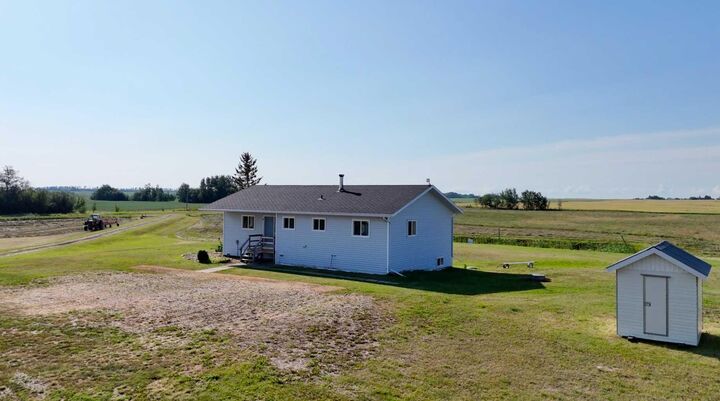 Property Photo: 795008 Range Road 44 AB T0H 3G0