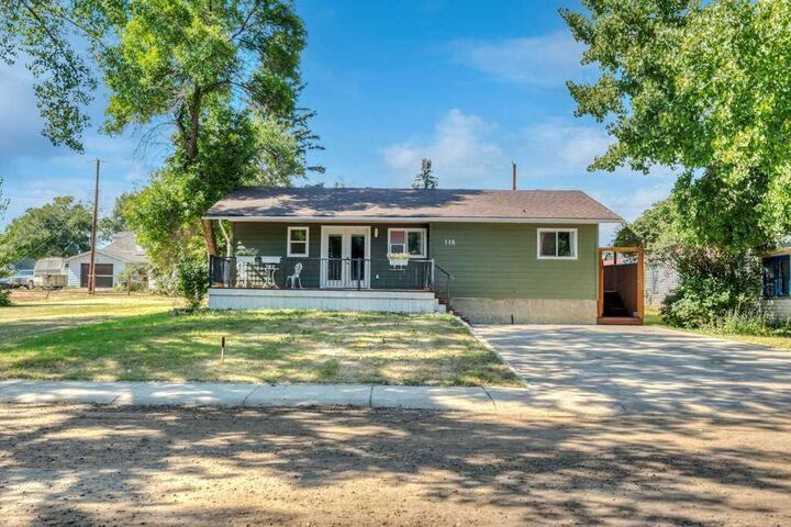 Property Photo: 118 3rd Avenue E AB T0J 2R0