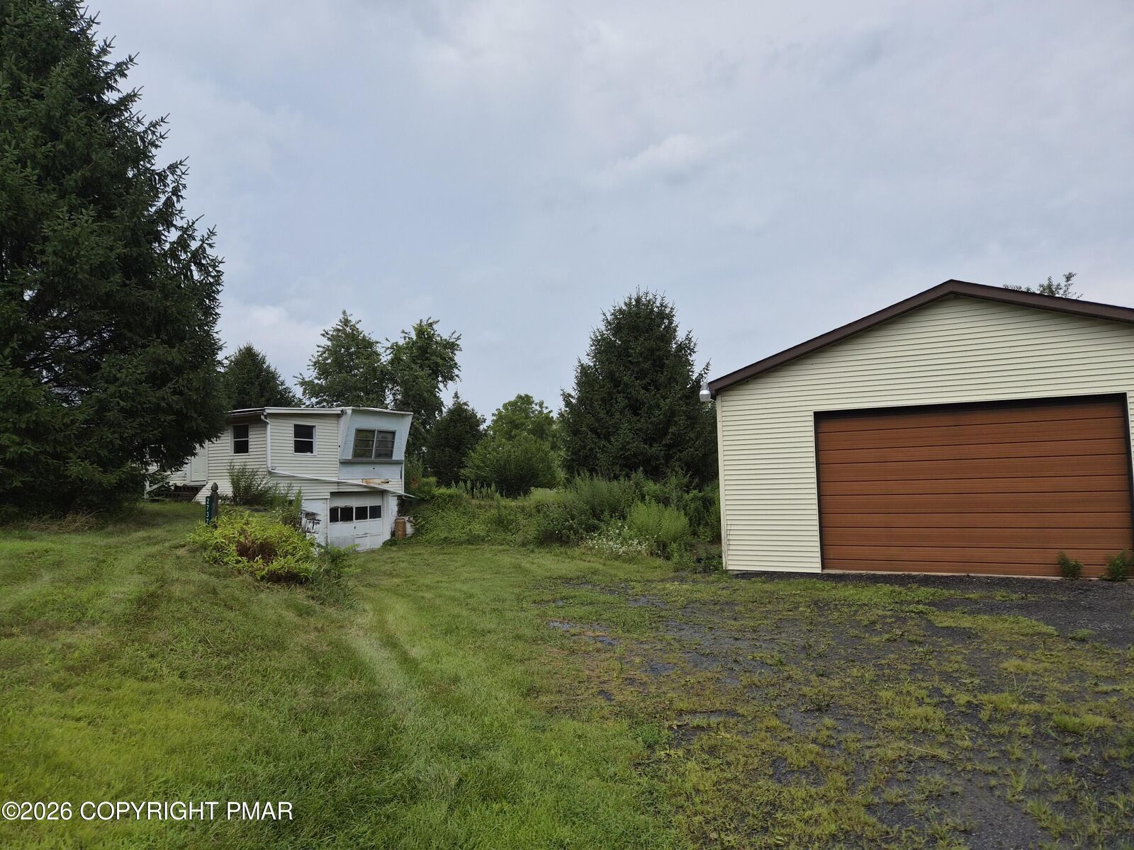 Property Photo:  2737 Mountain Road  PA 18360 