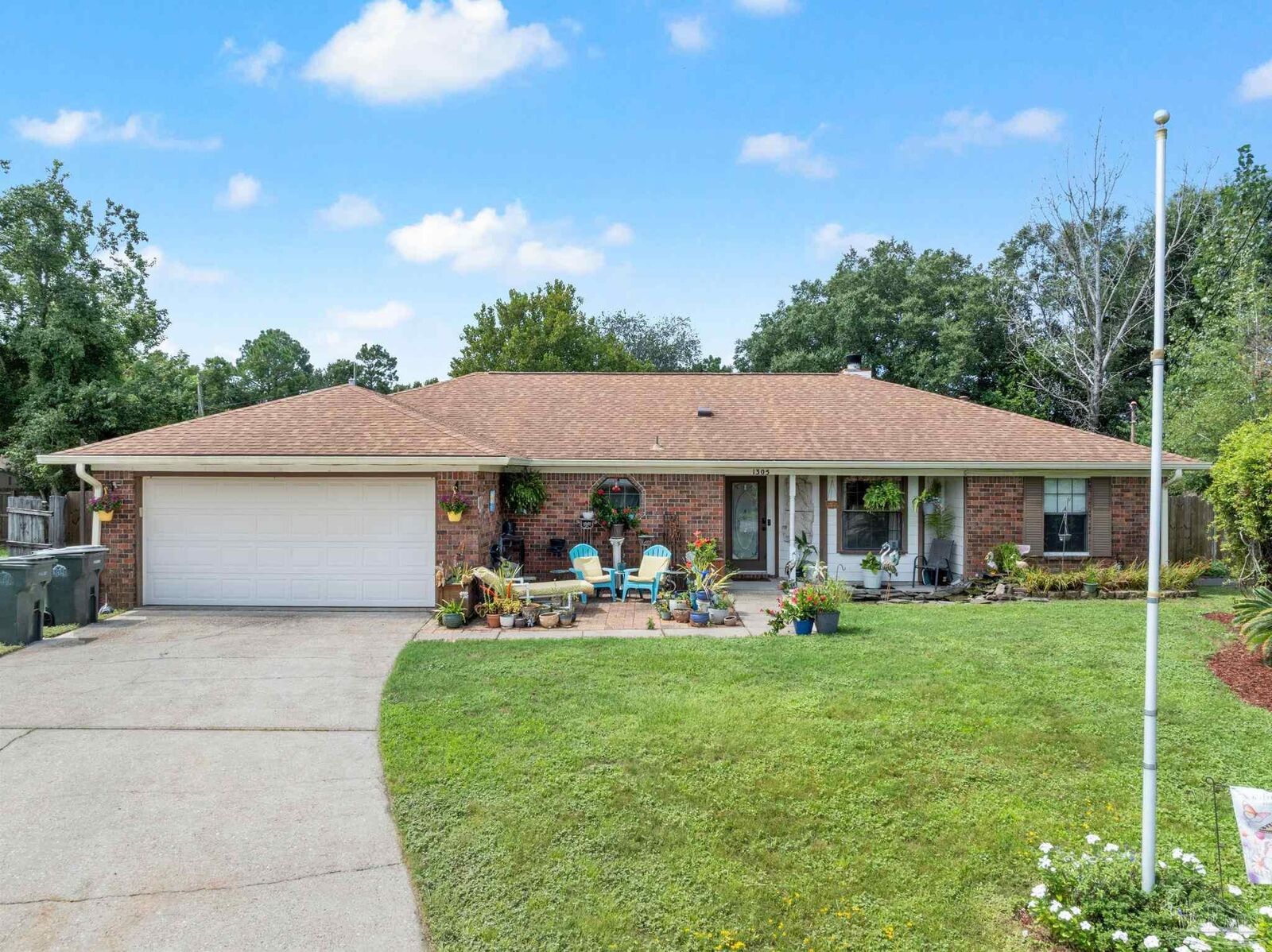 Property Photo:  1305 Little Creek Cir  FL 32505 