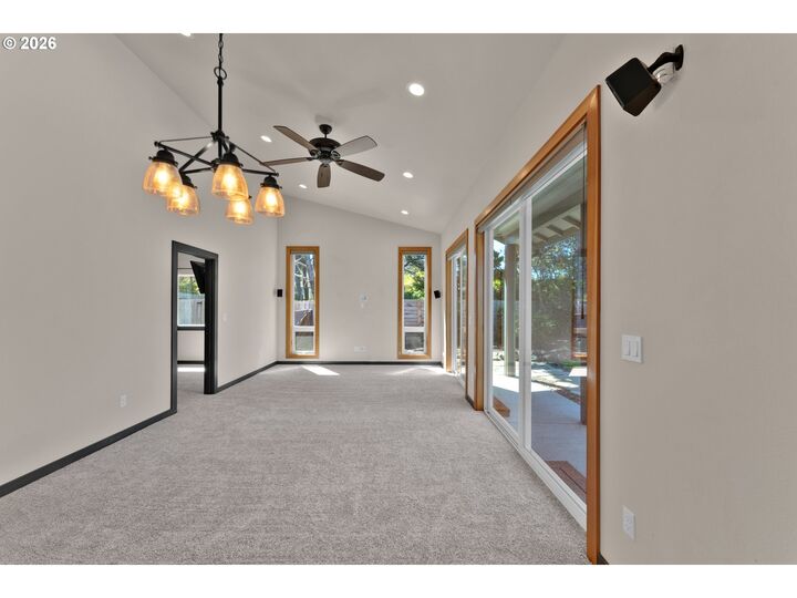 Property Photo: 4606 Perpetua St OR 97439