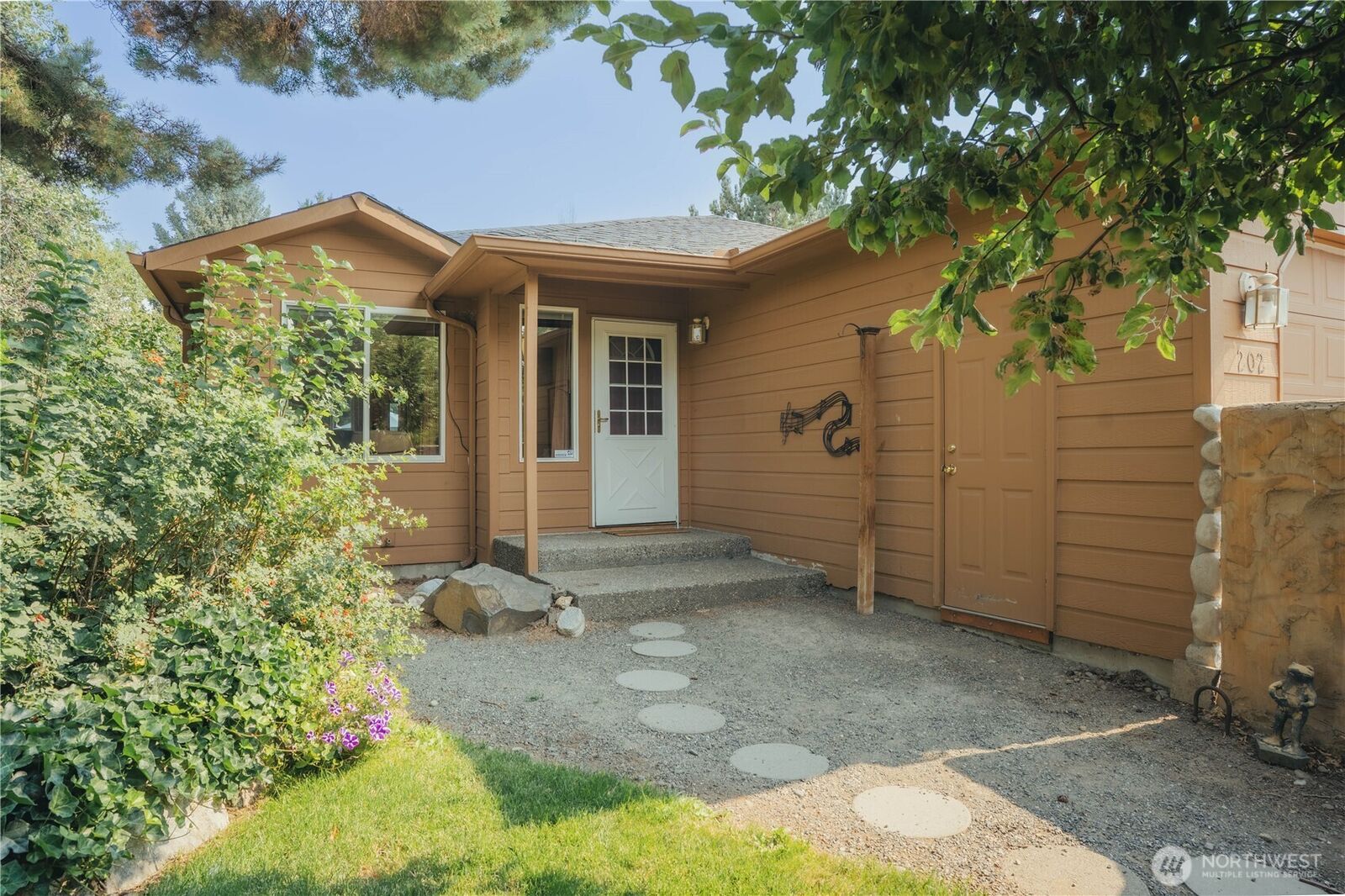 Property Photo:  202 W Mount Baker Court  WA 98926 