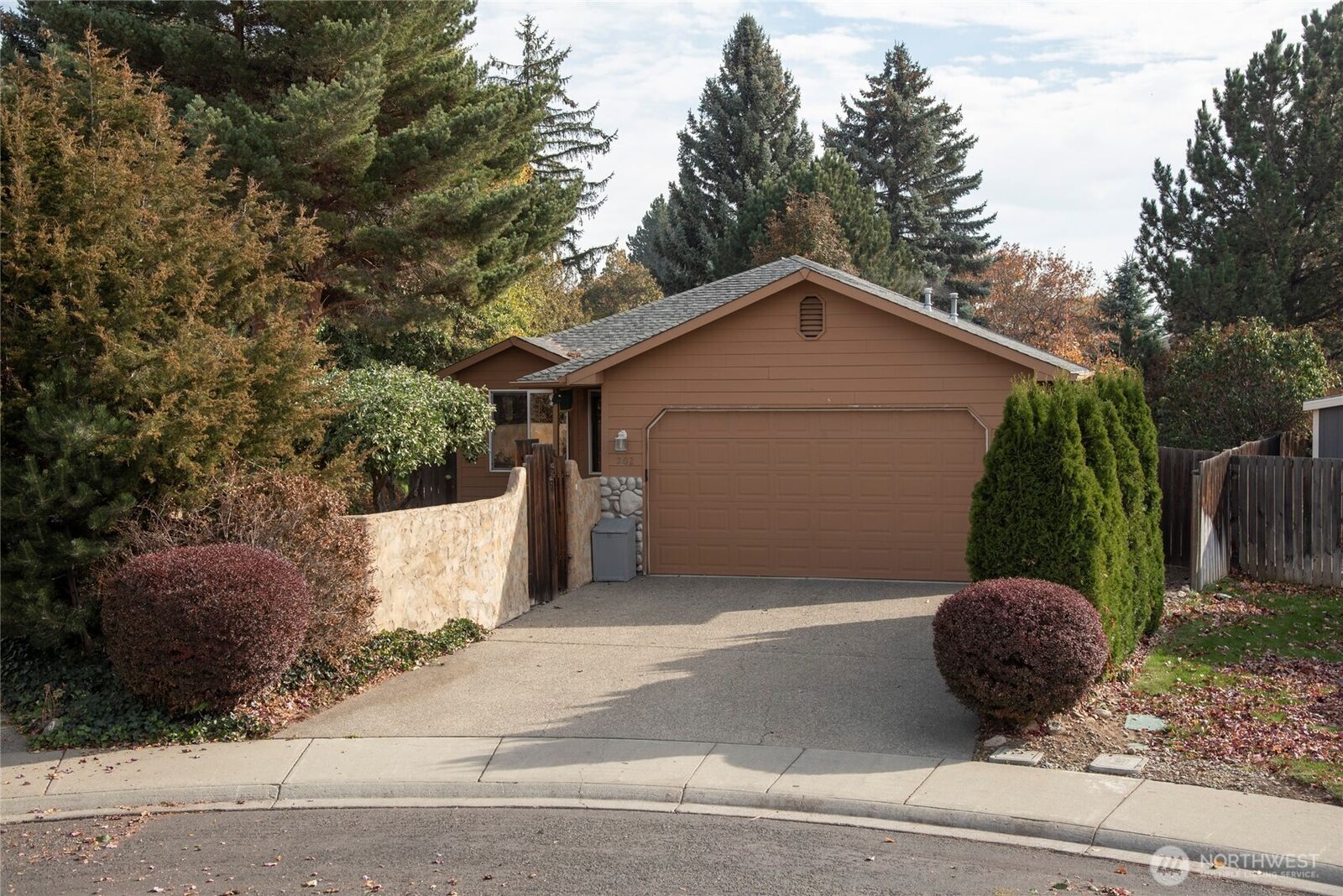 Property Photo:  202 W Mount Baker Court  WA 98926 