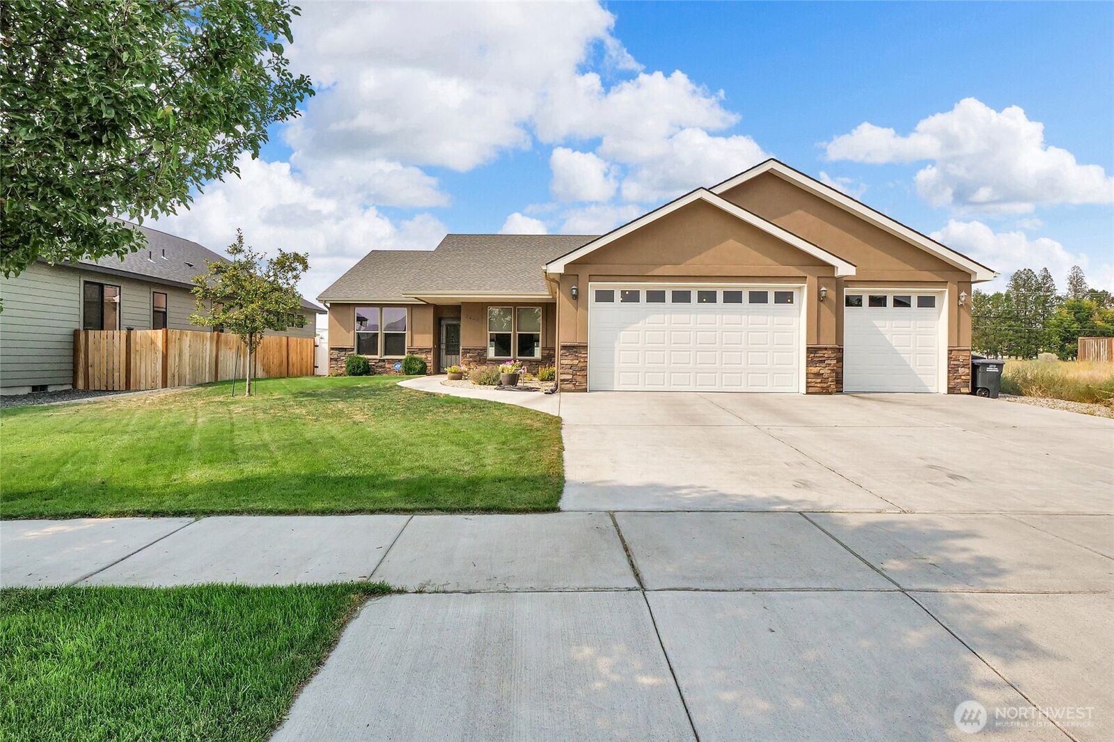 Property Photo:  3440 W Blue Heron Lane  WA 98837 