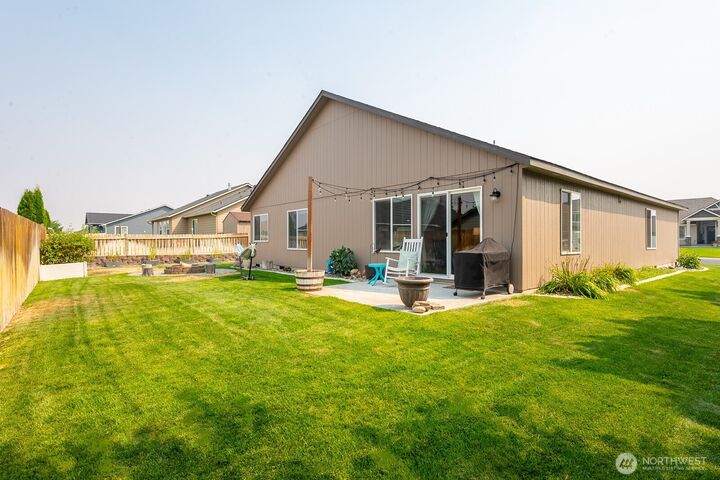 Property Photo:  811  7th Avenue NE  WA 98823 