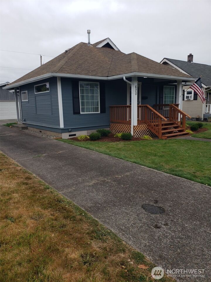 Property Photo: 620 20th Avenue WA 98632