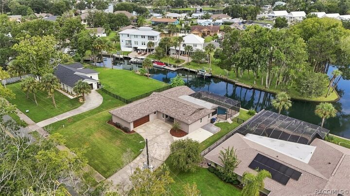 Property Photo:  220 SE Kings Bay Drive  FL 34429 