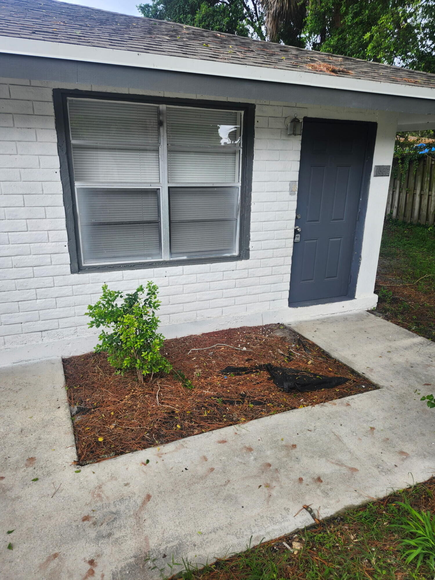 Property Photo: 1669 W 27th Street B FL 33404