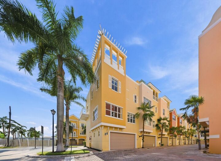 Property Photo:  2332 Vintage Drive  FL 33064 