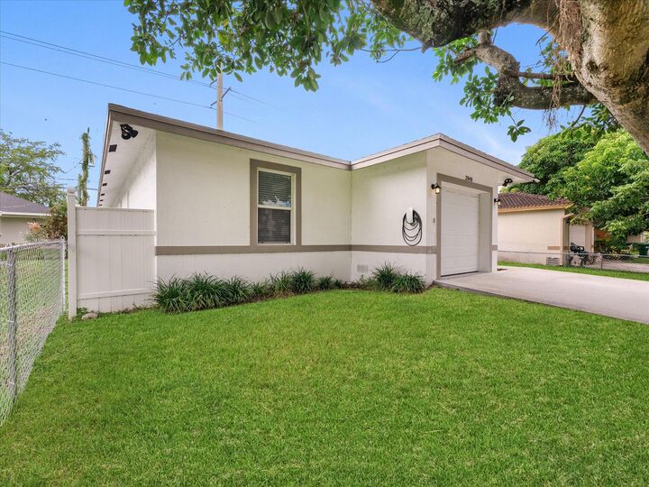Property Photo: 2848 NW 9th Place FL 33311