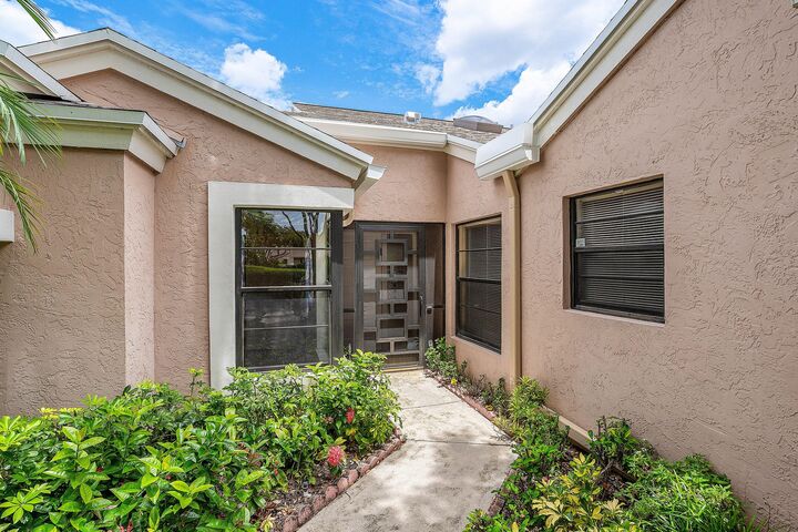 Property Photo:  8271 Sun Lake Drive  FL 33496 