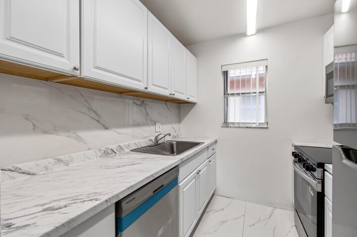 Property Photo:  500 SW 2nd Avenue 211  FL 33432 