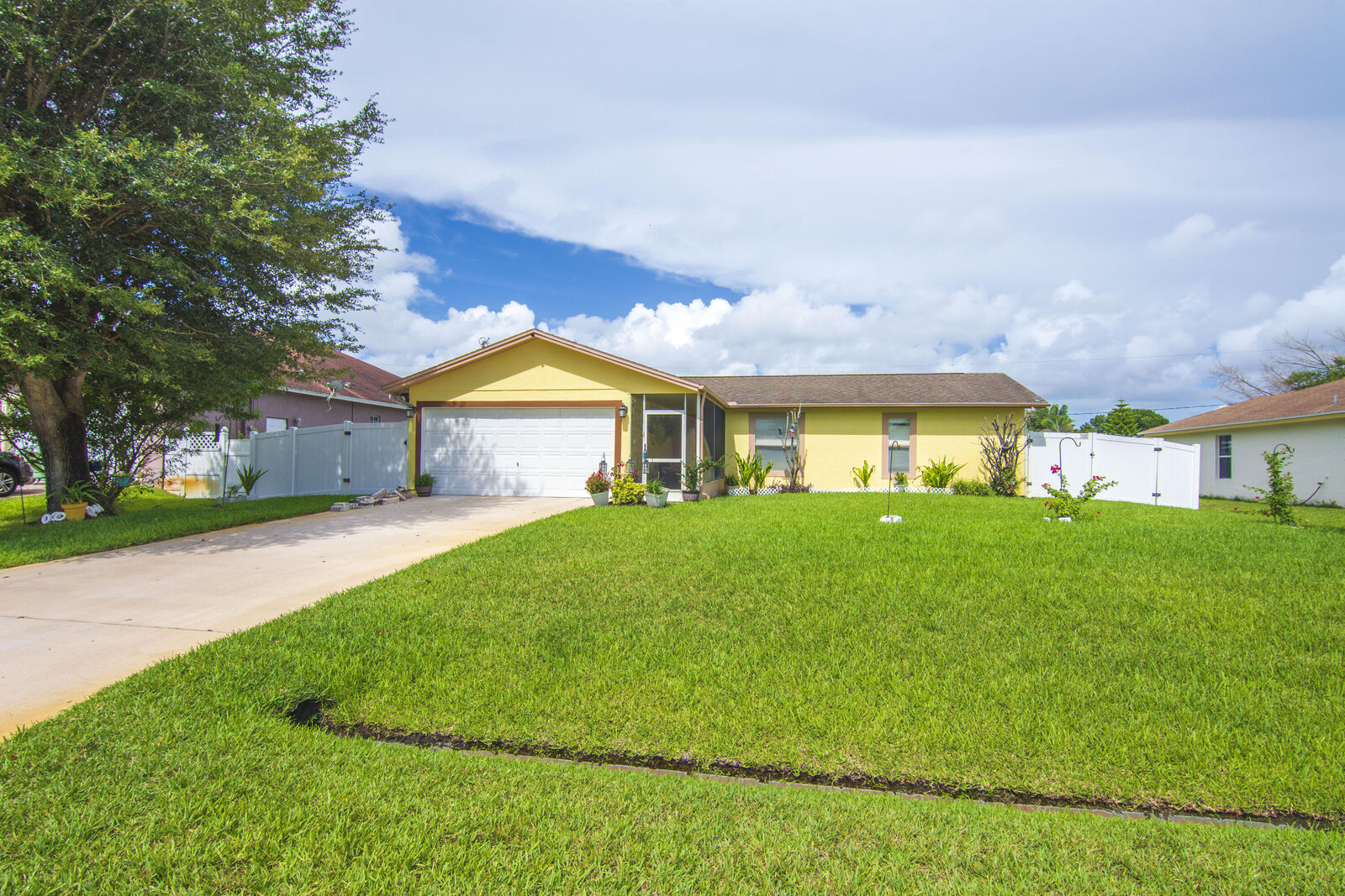 Property Photo:  1842 SE Carvalho Street  FL 34983 