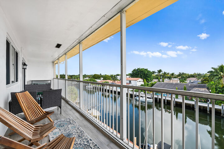 Property Photo:  2841 NE 33rd Court 403  FL 33306 