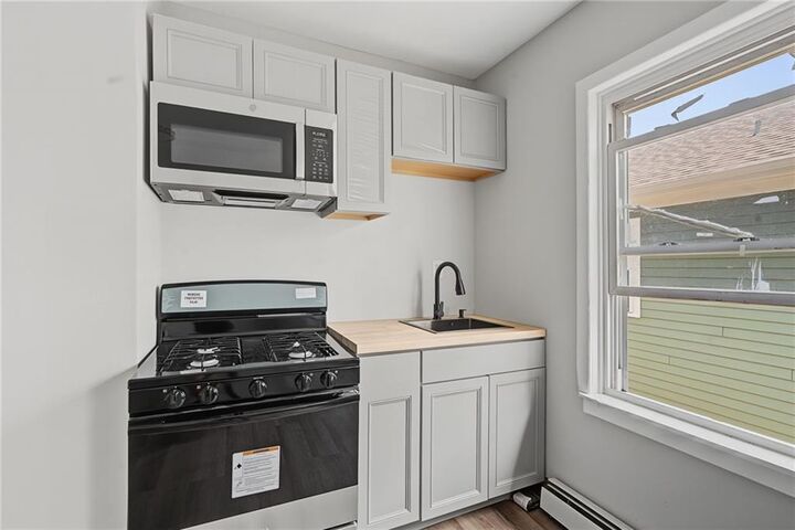 Property Photo:  142 Oxford Street  RI 02905 