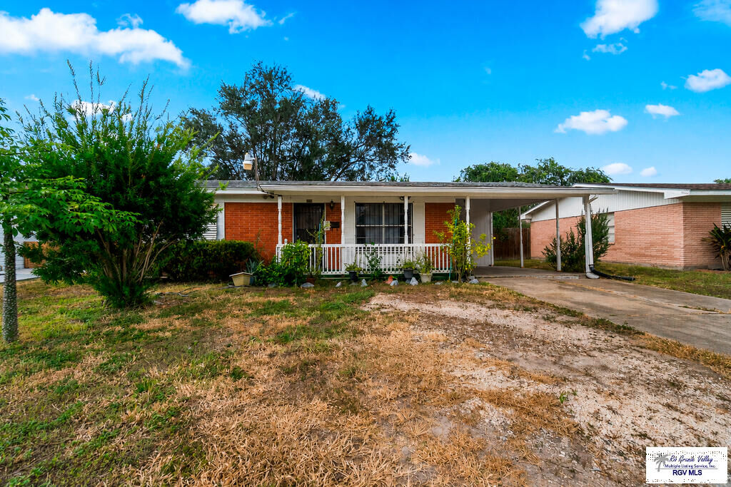 Property Photo: 206 E Davis St TX 78550