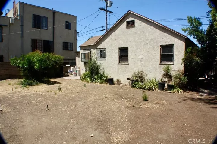 Property Photo: 5739 Hazeltine CA 91401