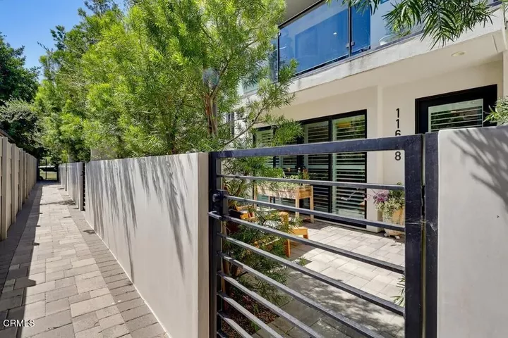 Property Photo:  11618 Colfax Meadow Lane  CA 91604 