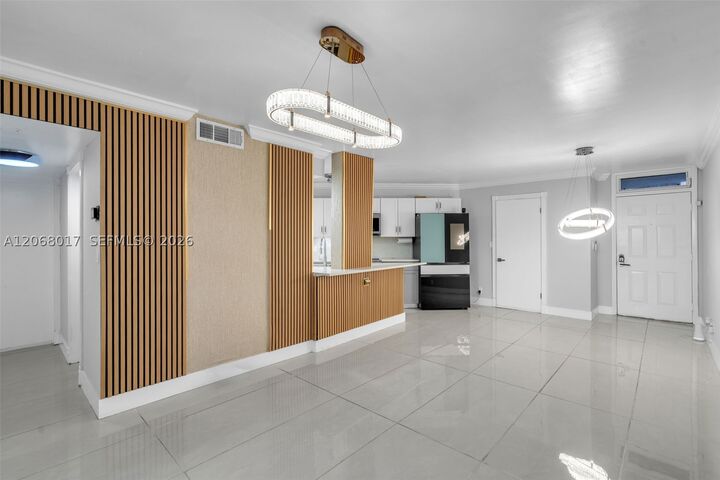 Property Photo: 213 Lake Pointe Dr 106 FL 33309