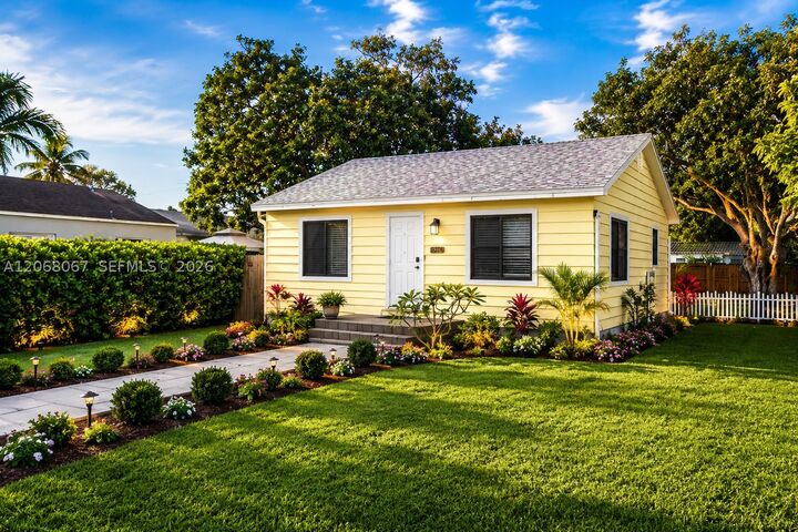 Property Photo: 2330 Scott St FL 33020