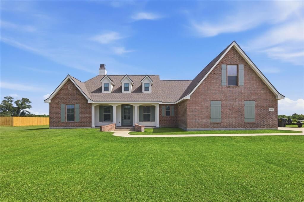 Property Photo: 16076 Fleur De Lis Drive LA 70647