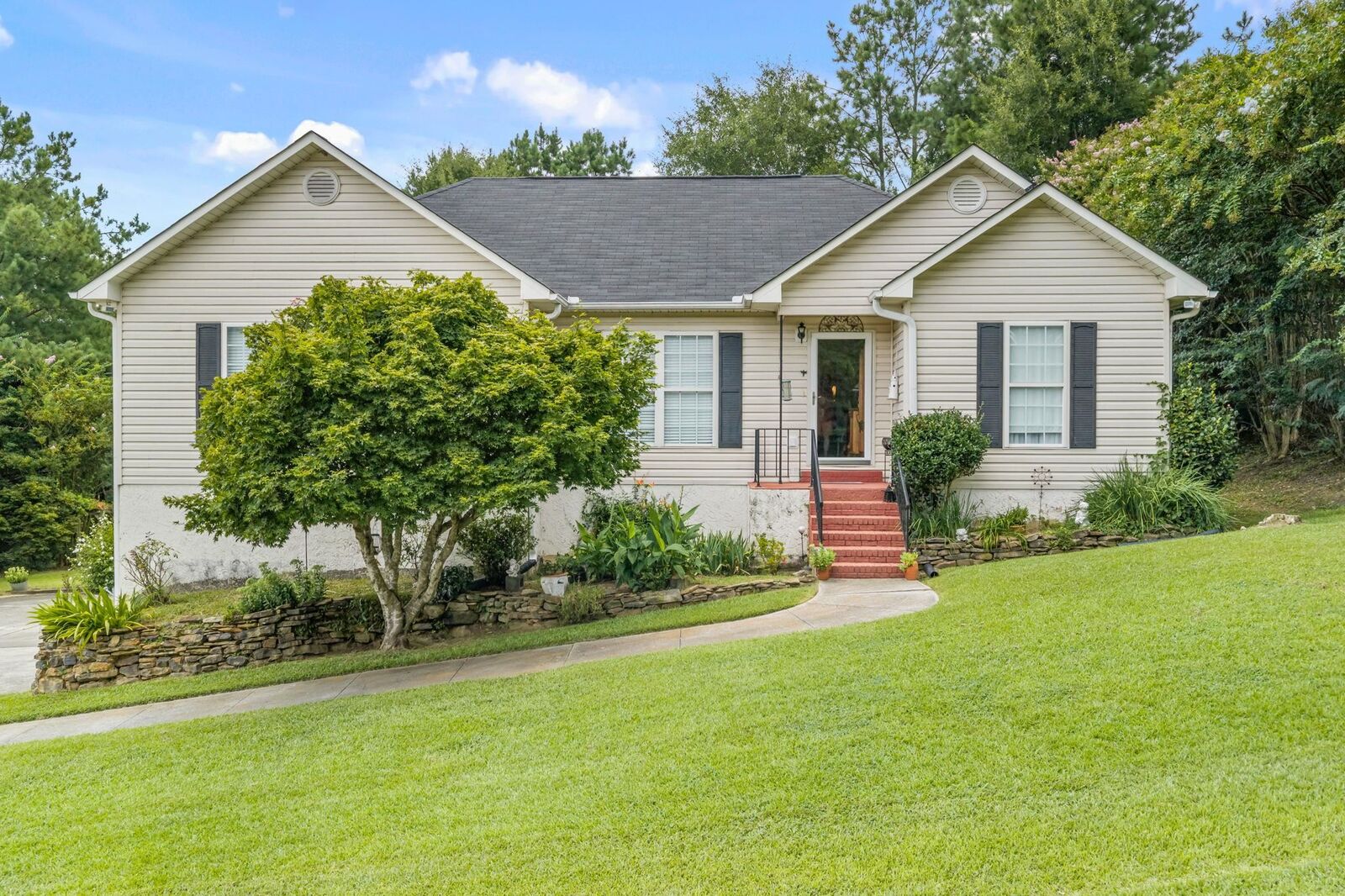 Property Photo:  129 Mayfair Ln  AL 35057 