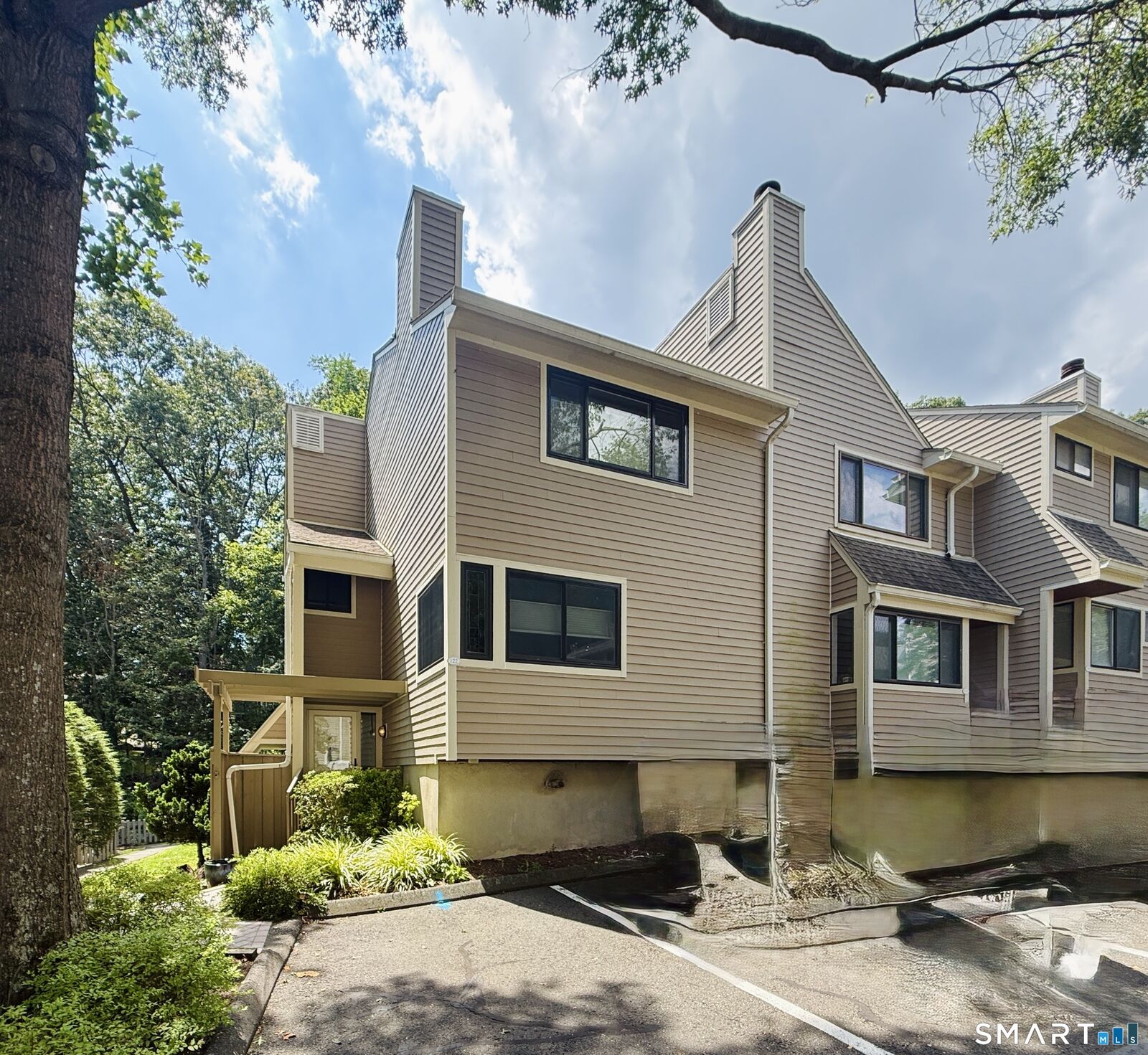 Property Photo: 122 Sunrise Hill Road 122 CT 06851