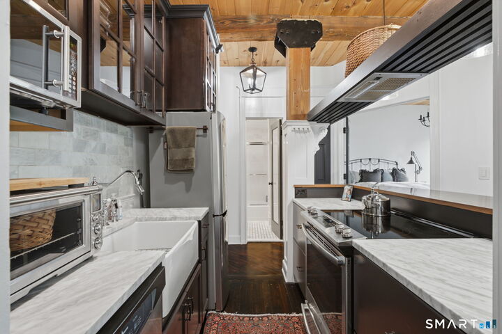 Property Photo:  222 Williams Street East 228  CT 06033 
