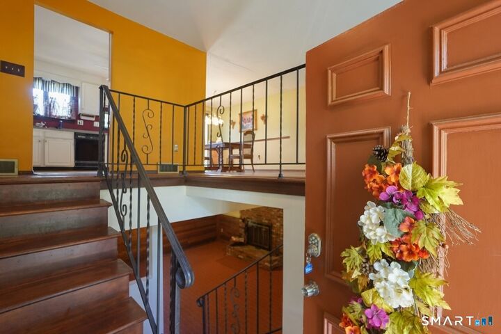 Property Photo:  6 Tiffany Lane  CT 06002 