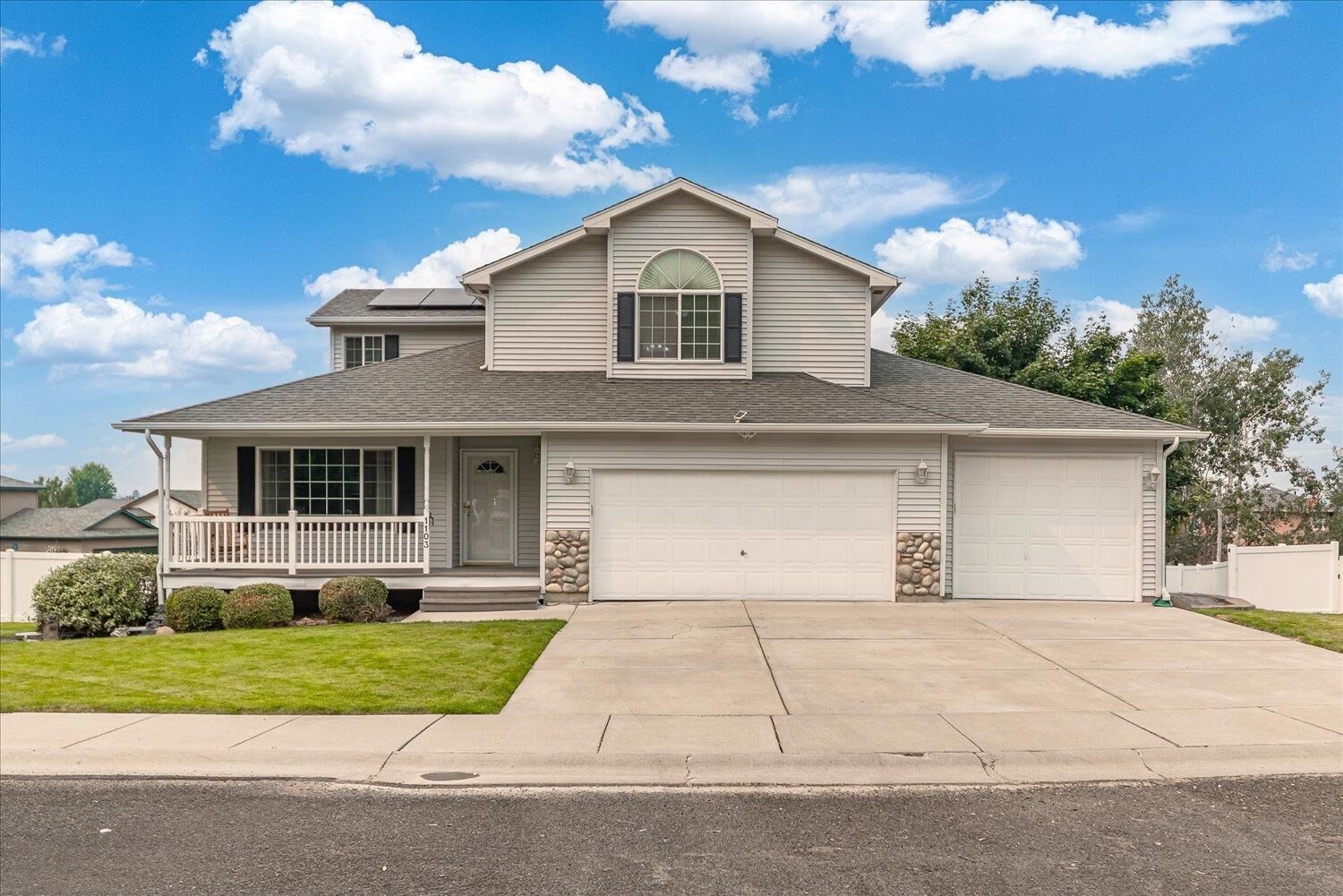 Property Photo: 1103 N Fox Ridge Rd WA 99022