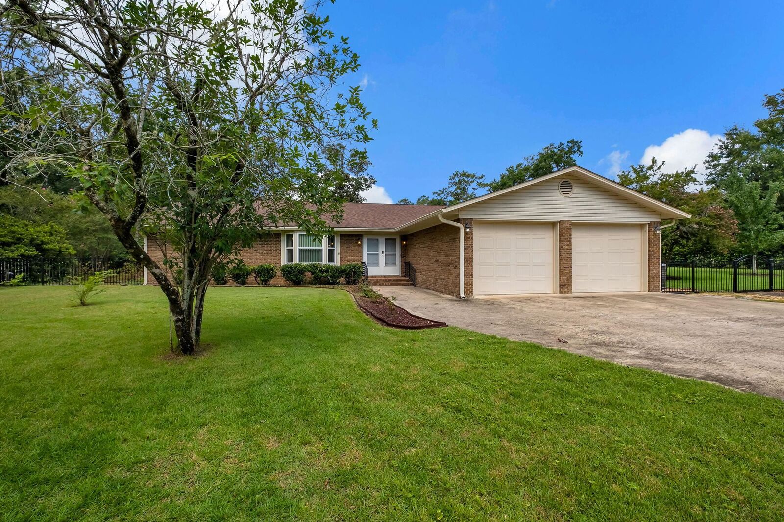 Property Photo: 48 Leslie Anne Street FL 32327