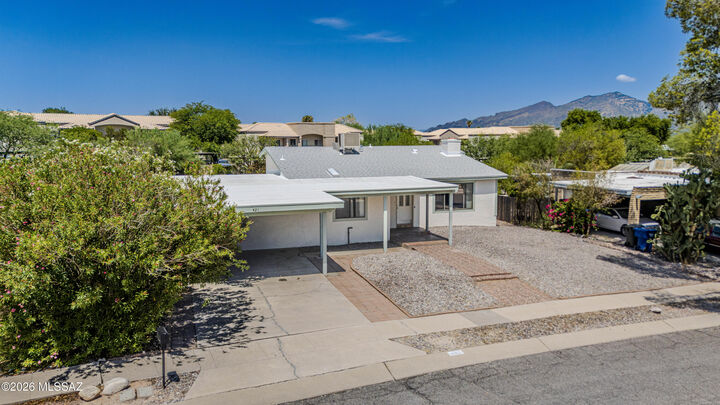 Property Photo: 421 N Banff Avenue AZ 85748