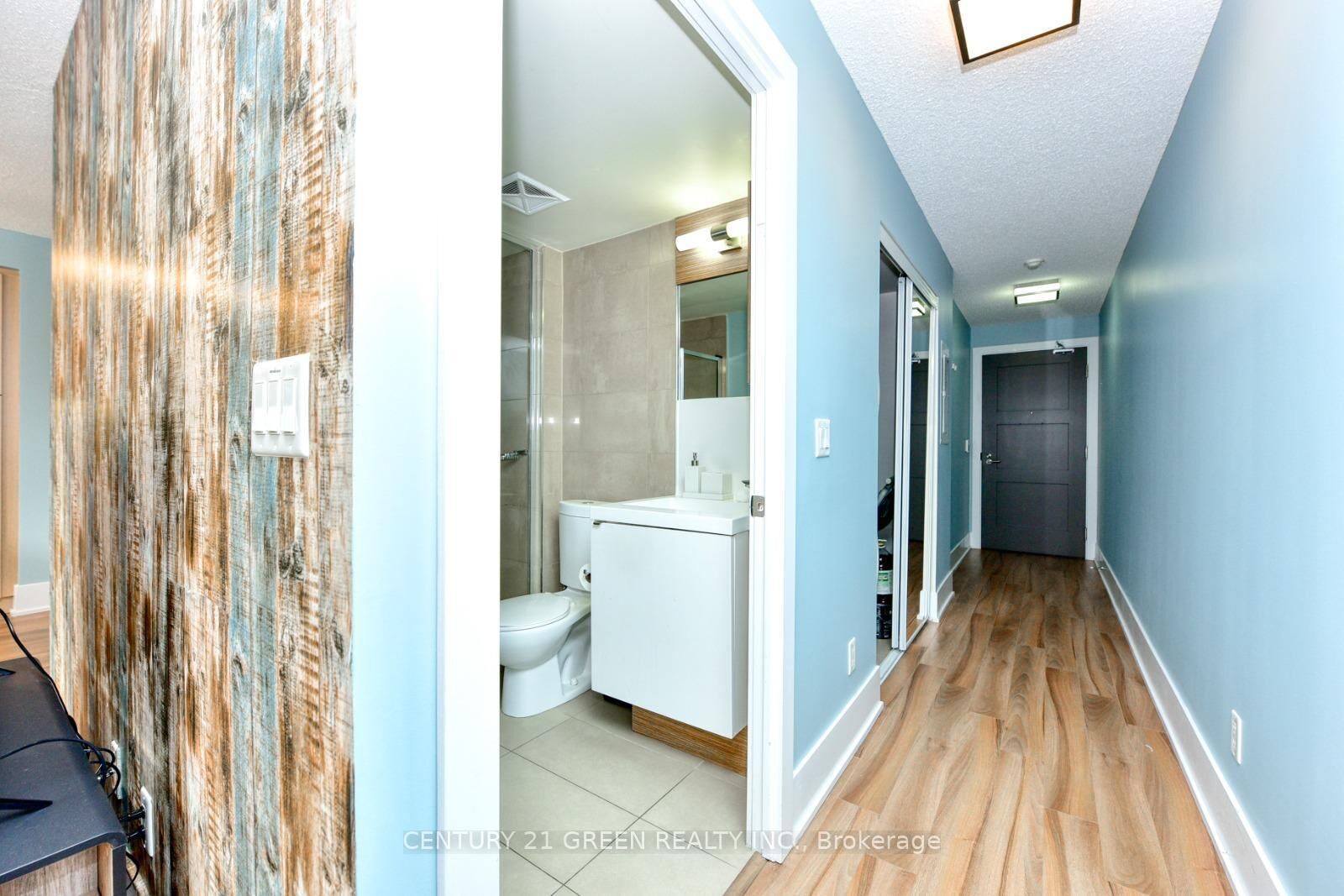 Property Photo: 300 Front Street W 1014 ON M5V 0E9
