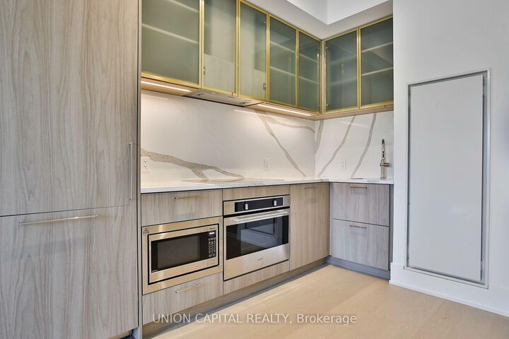Property Photo:  36 Olive Avenue Th103  ON M6G 2R8 
