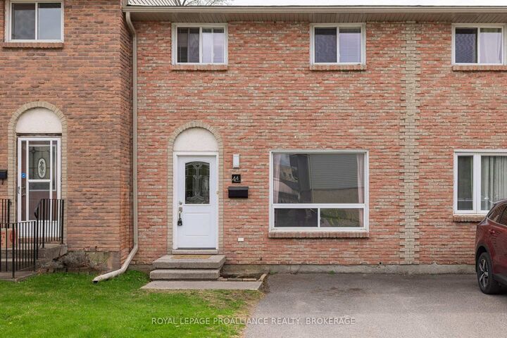 Property Photo: 44 Rosemund Crescent 53 ON K7M 6Z4