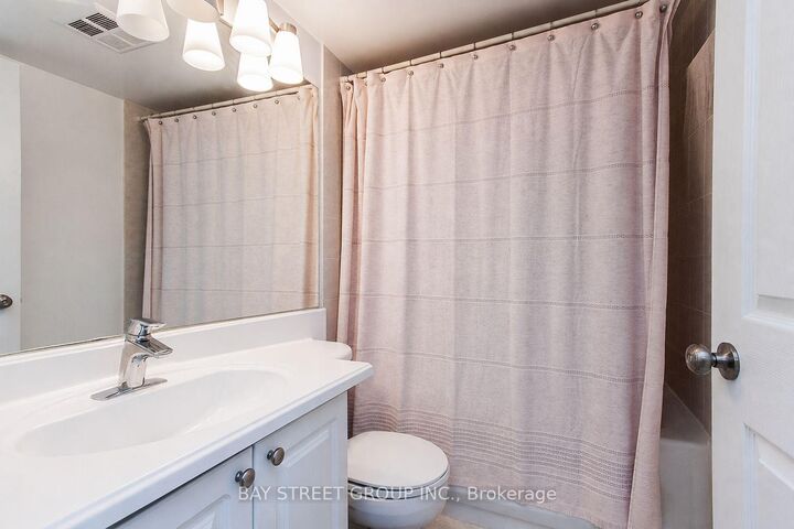 Property Photo: 8 Hillcrest Avenue 2917 ON M2N 6Y6