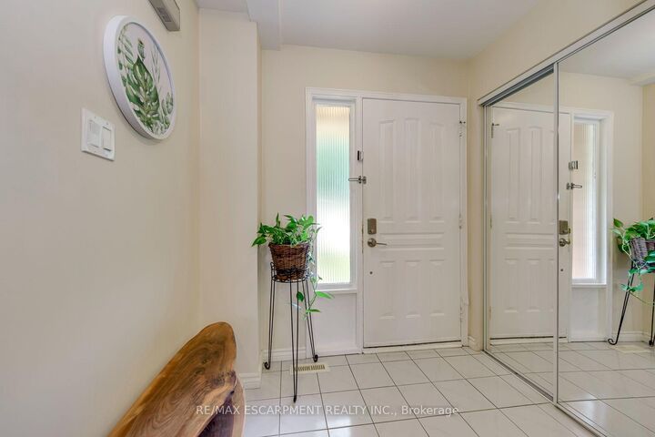 Property Photo: 2549 Addingham Crescent ON L6J 7K7