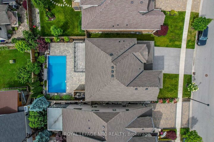 Property Photo: 8 Tuscany Court ON L2S 0E2