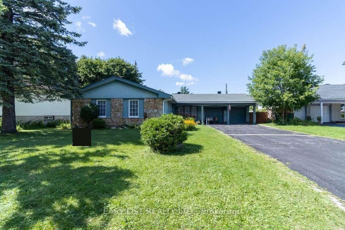 Property Photo: 1999 Garfield Avenue ON K2C 0W7